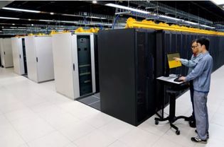 面子 真大 車(chē)主加油不掏錢(qián),刷個(gè)臉就走了